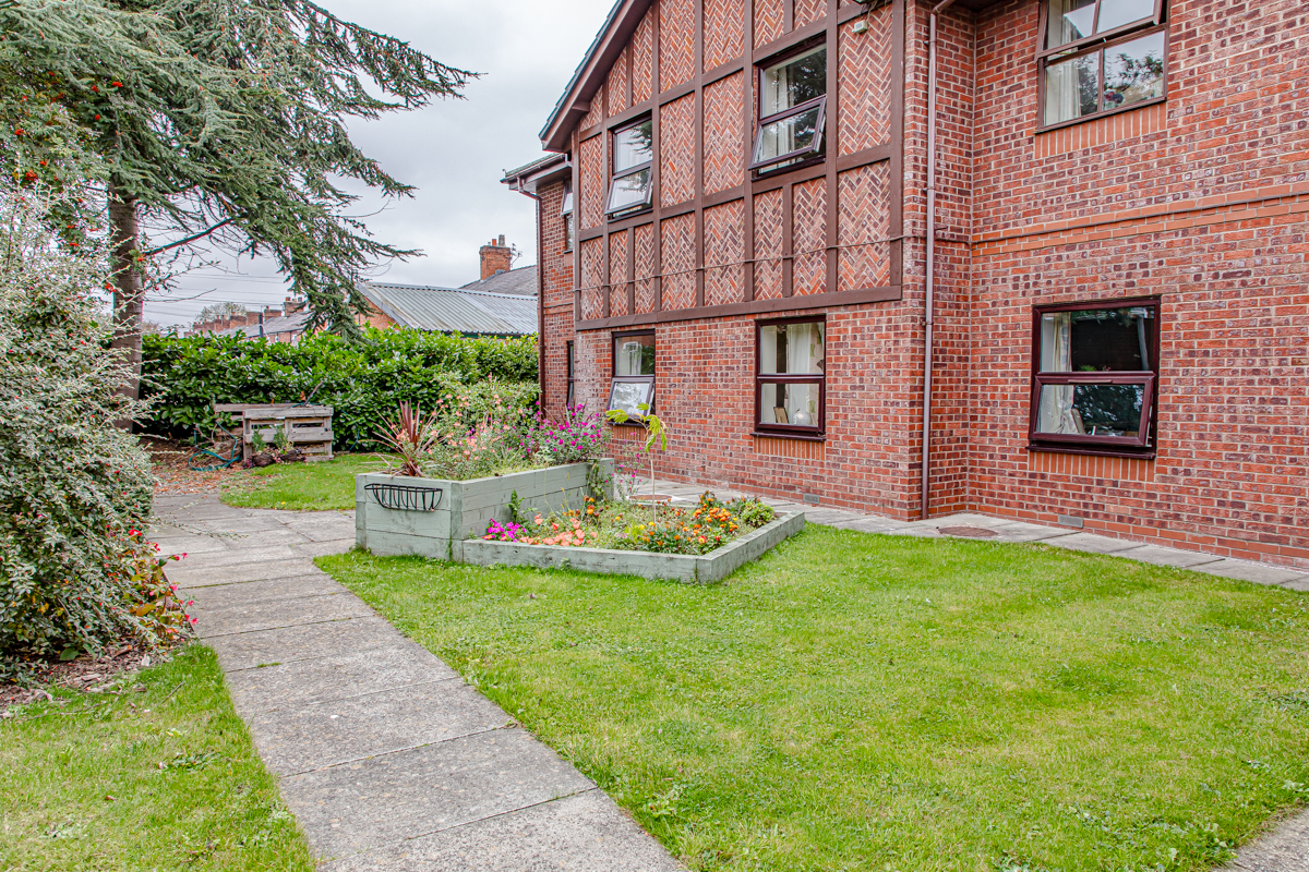 Overdene House – Exterior (2)
